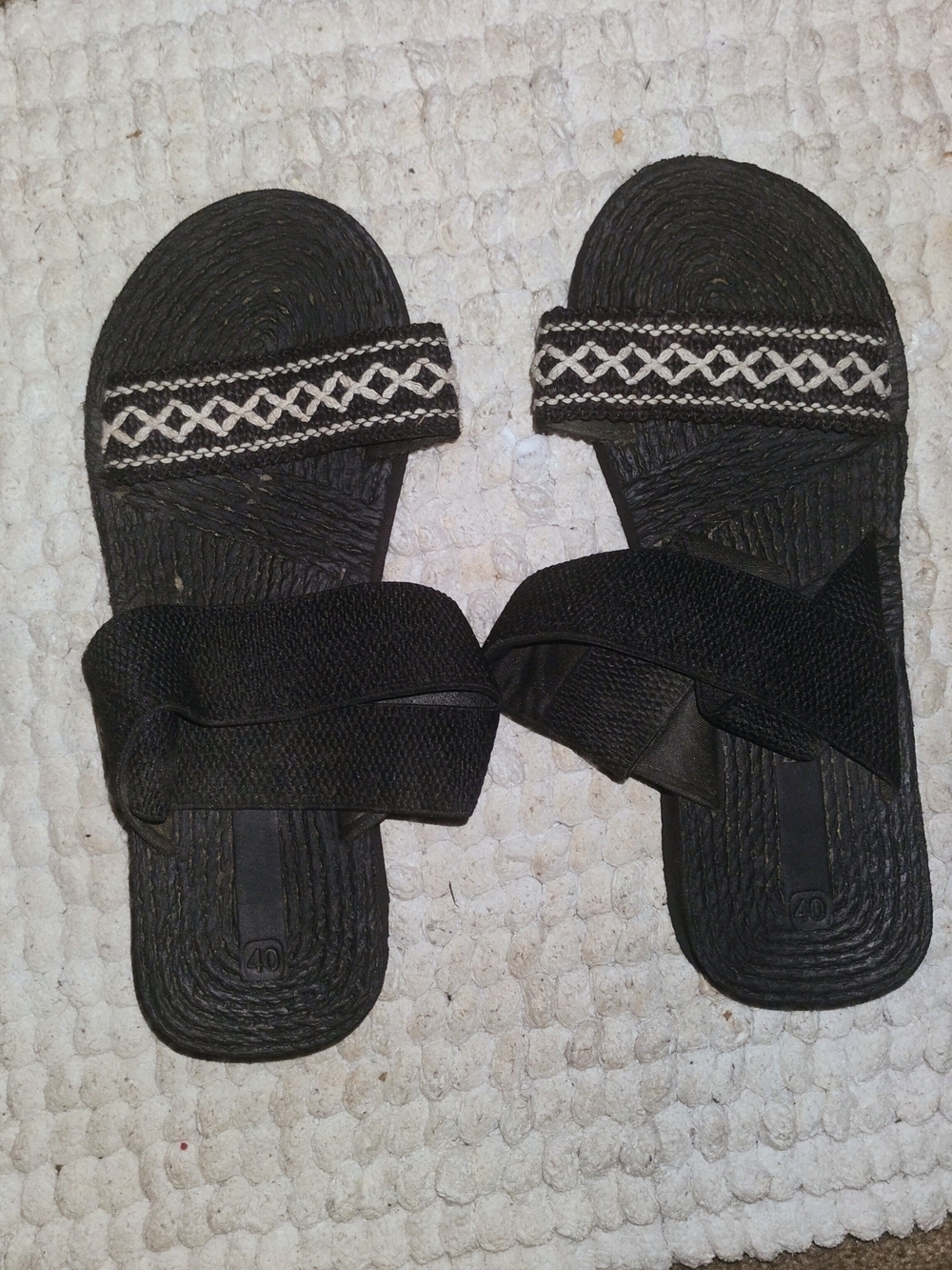 Source Unknown Black Slide Sandals with Braided Accent